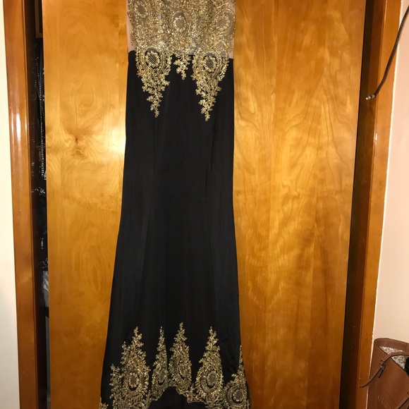 Black and gold evening dresses - Picture 2 of 4